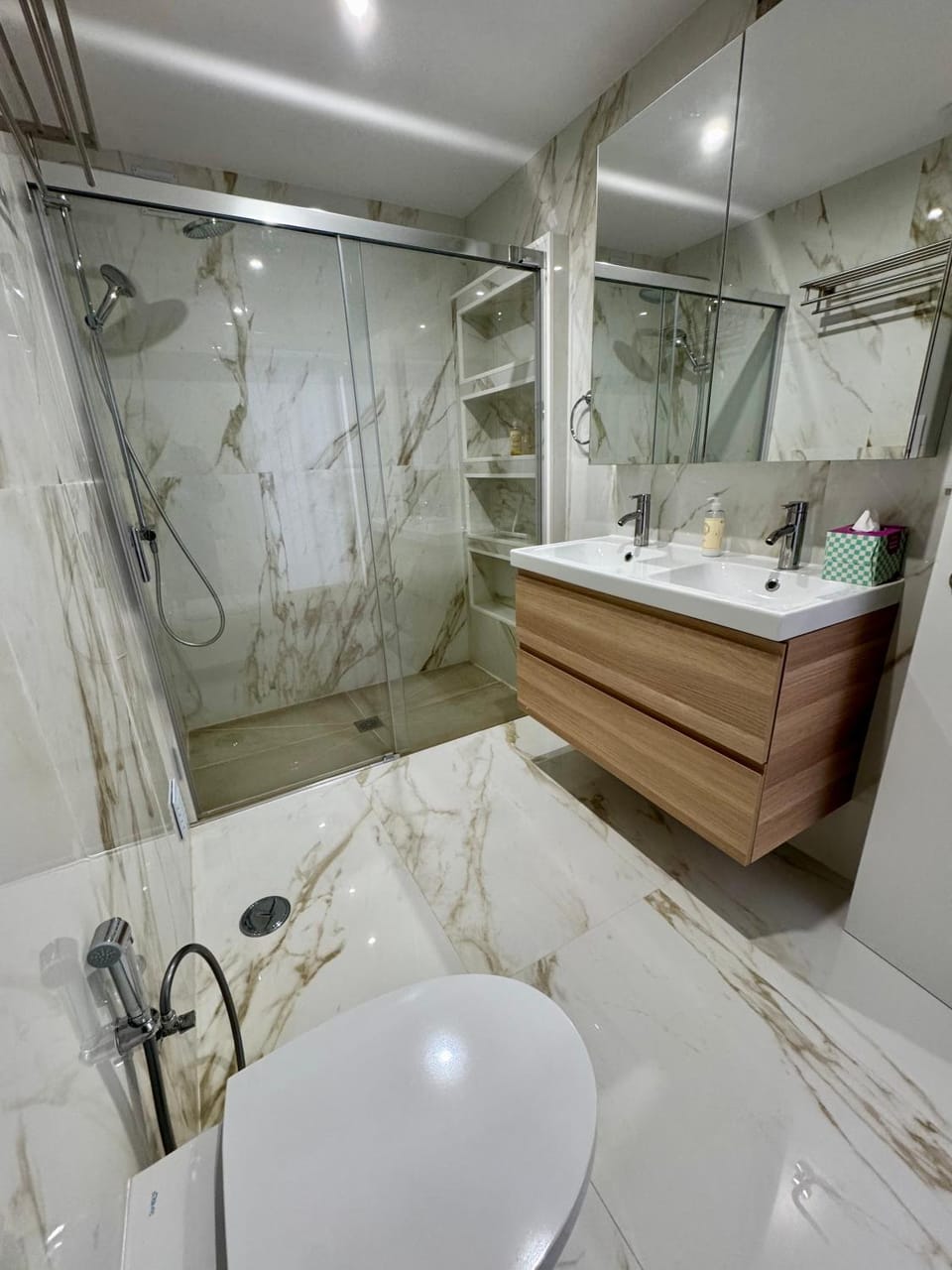 Shower, Bathroom, towels