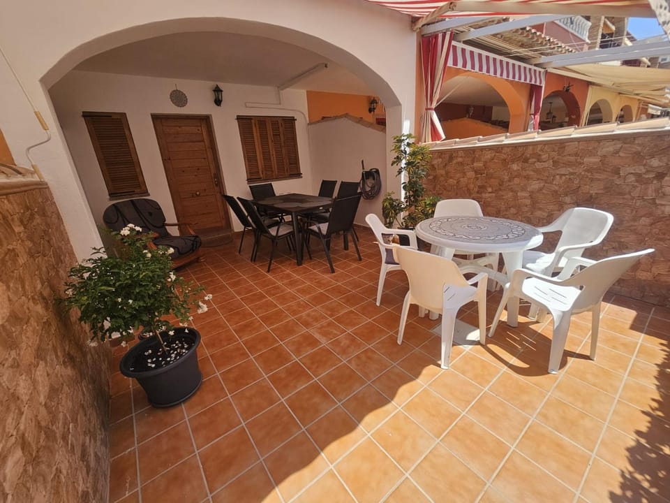 Seating area, Dining area