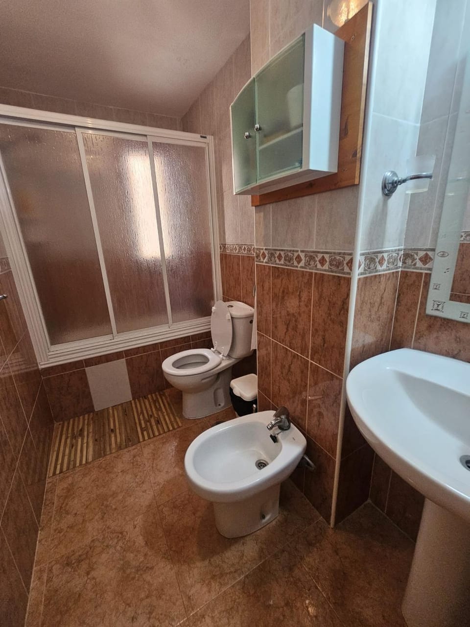 Shower, Toilet, Bathroom, bidet, towels