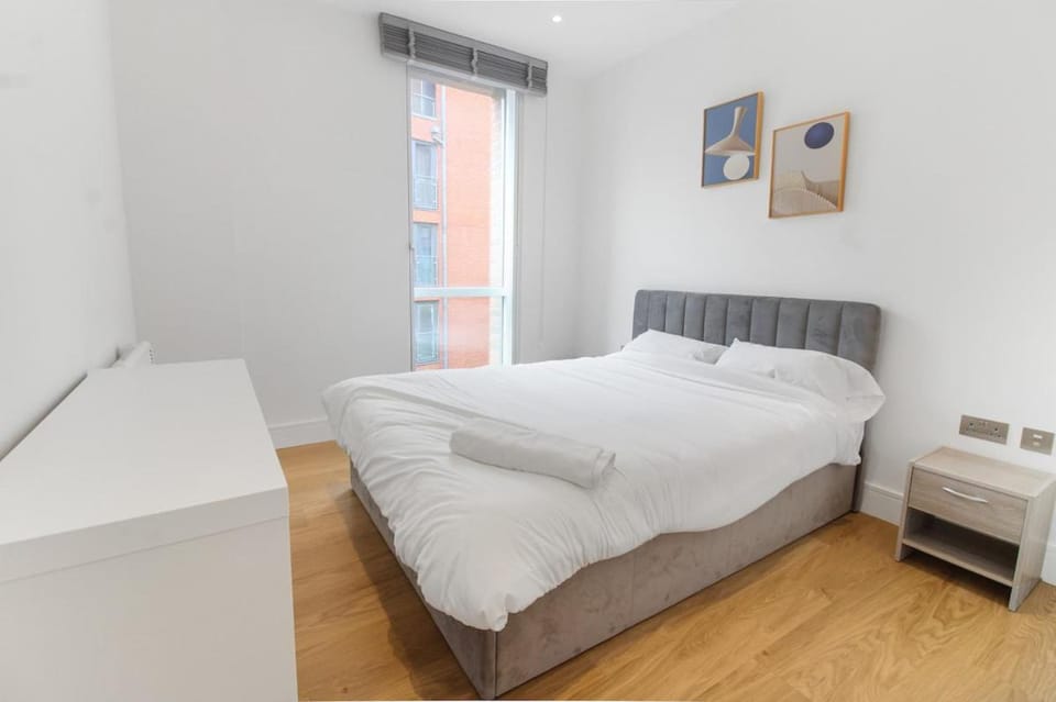 City Center Stay, Balcony, 2 bed 2 bath, WiFi Apartment in Birmingham