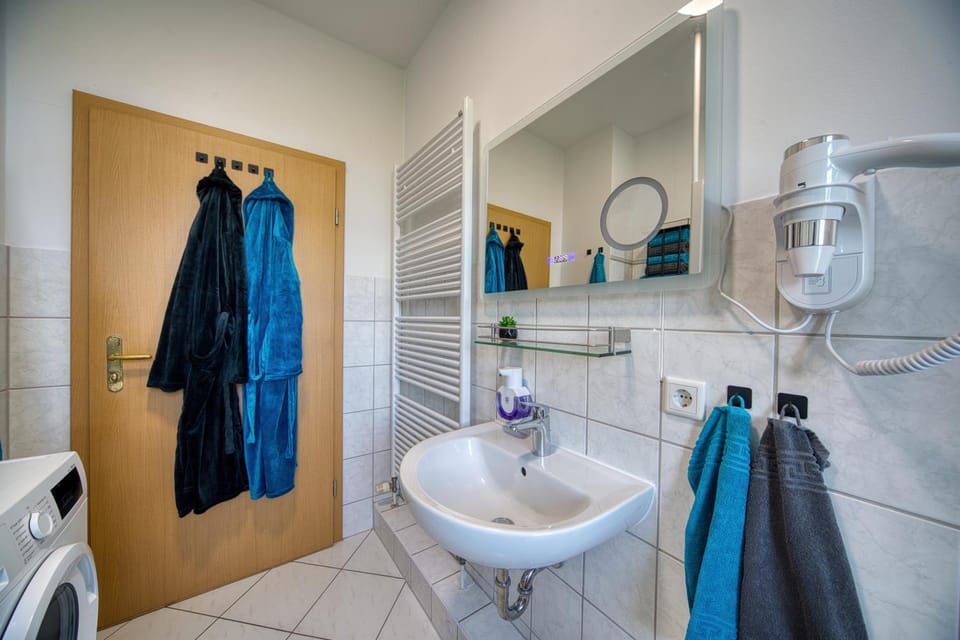 Shower, Bathroom, towels, washing machine