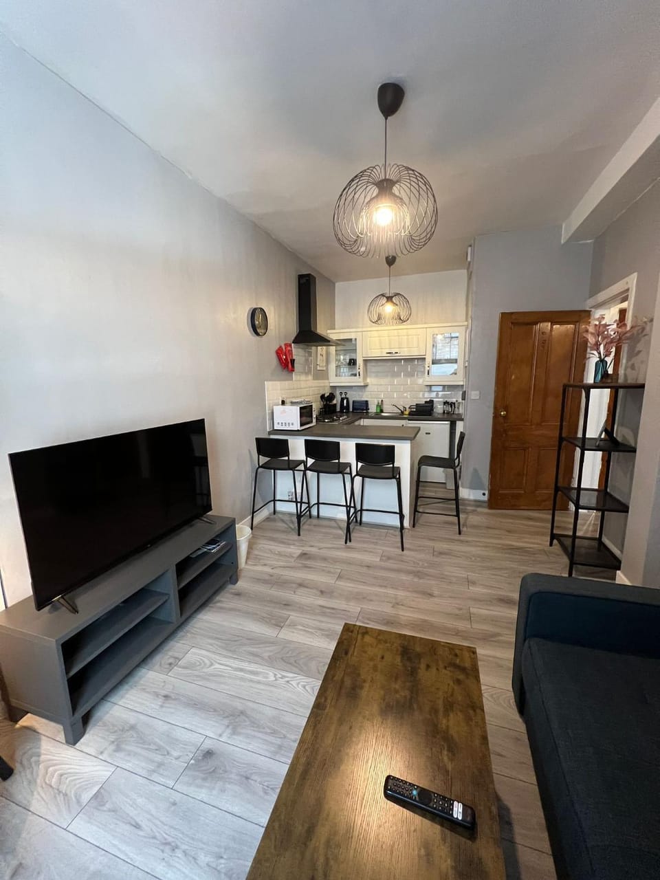 Communal lounge/ TV room, TV and multimedia, Living room, Seating area, Dining area
