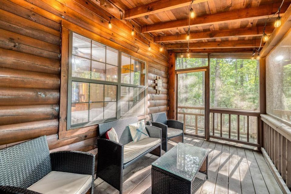 Cozy Cabin Retreat with Hot Tub Game Room Cabin in Georgia
