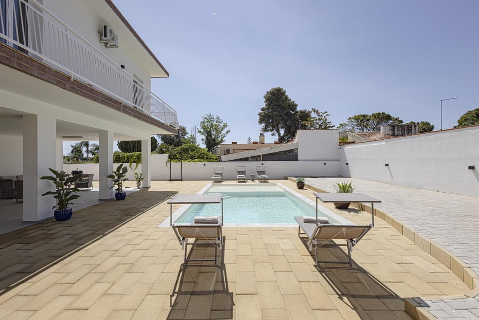 Property building, Day, Pool view, Swimming pool, sunbed