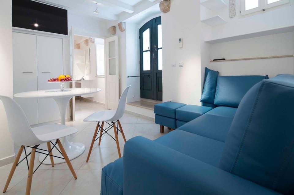 Communal lounge/ TV room, Dining area