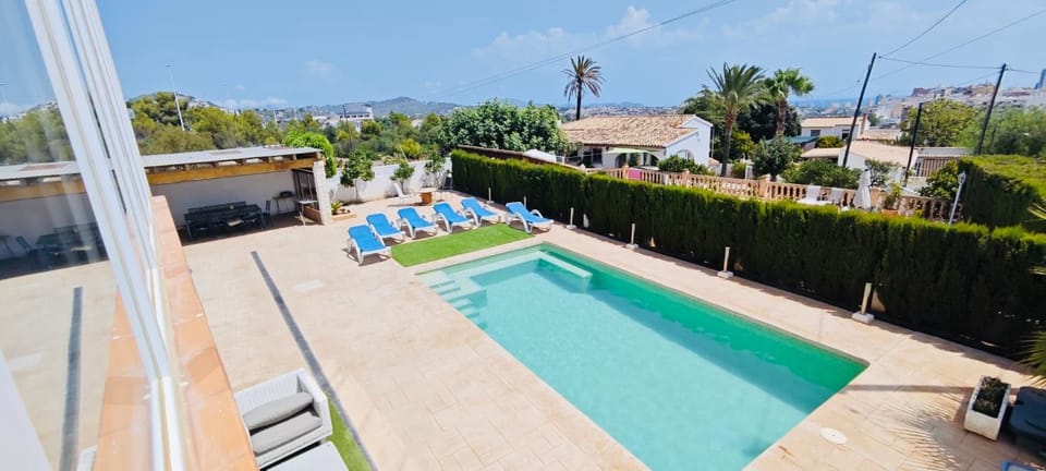 Calpe chalet privado 7 min de la playa piscina wifi parking aire barbacoa grupos House in Calp
