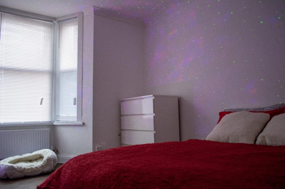 Stratford Accommodation - shared bathroom Vacation rental in London