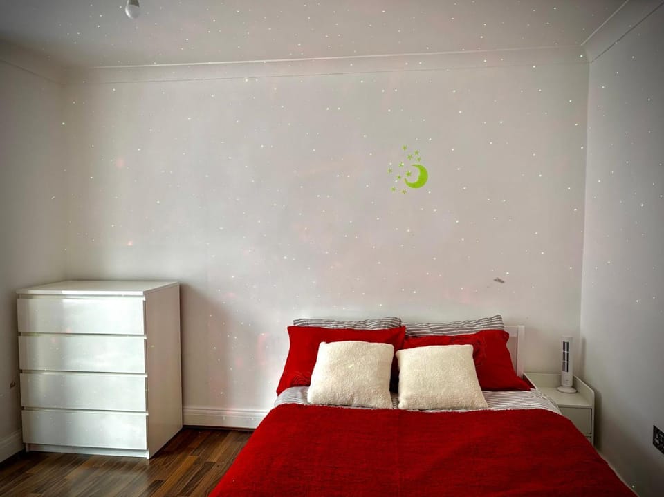 Stratford Accommodation - shared bathroom Vacation rental in London