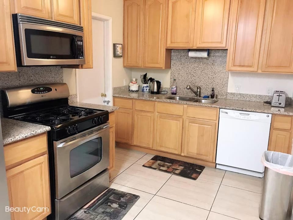 硅谷附近交通便利的温馨住宿 House in Hayward