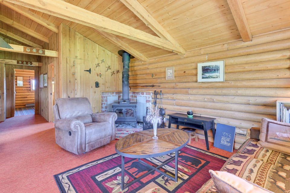 Southwest Montana Ski Country: Family Cabin Escape Cabin in Idaho