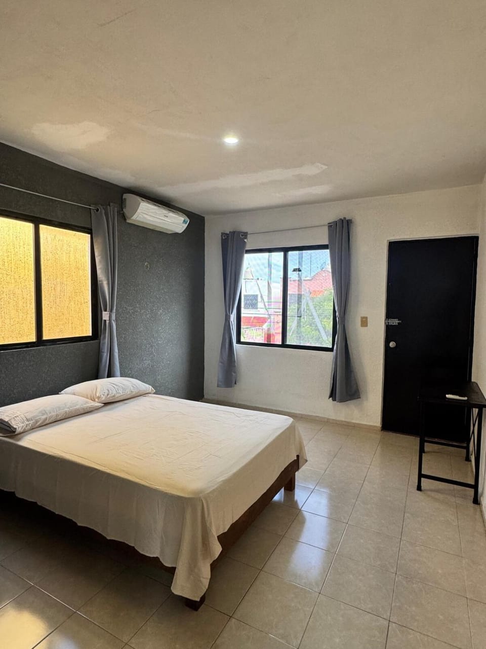 Bed, Photo of the whole room, Bedroom, air conditioner