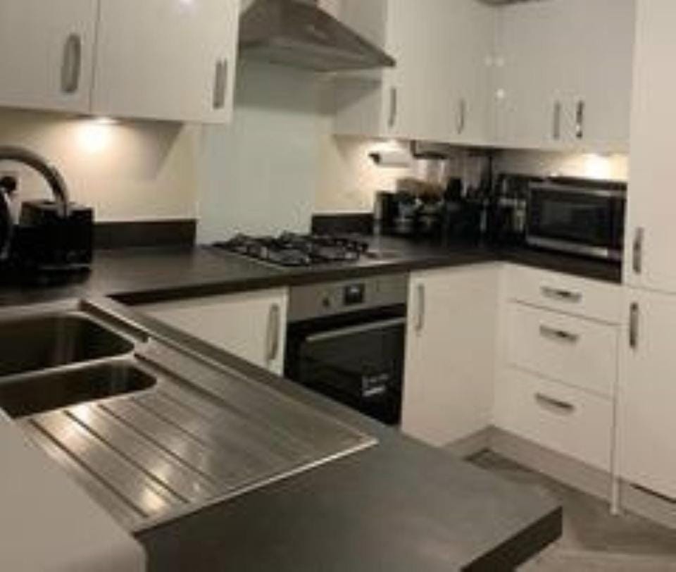 Bierton & Aylesbury Room - King Ensuite & free parking - 60 Coronet Road Vacation rental in Aylesbury Vale