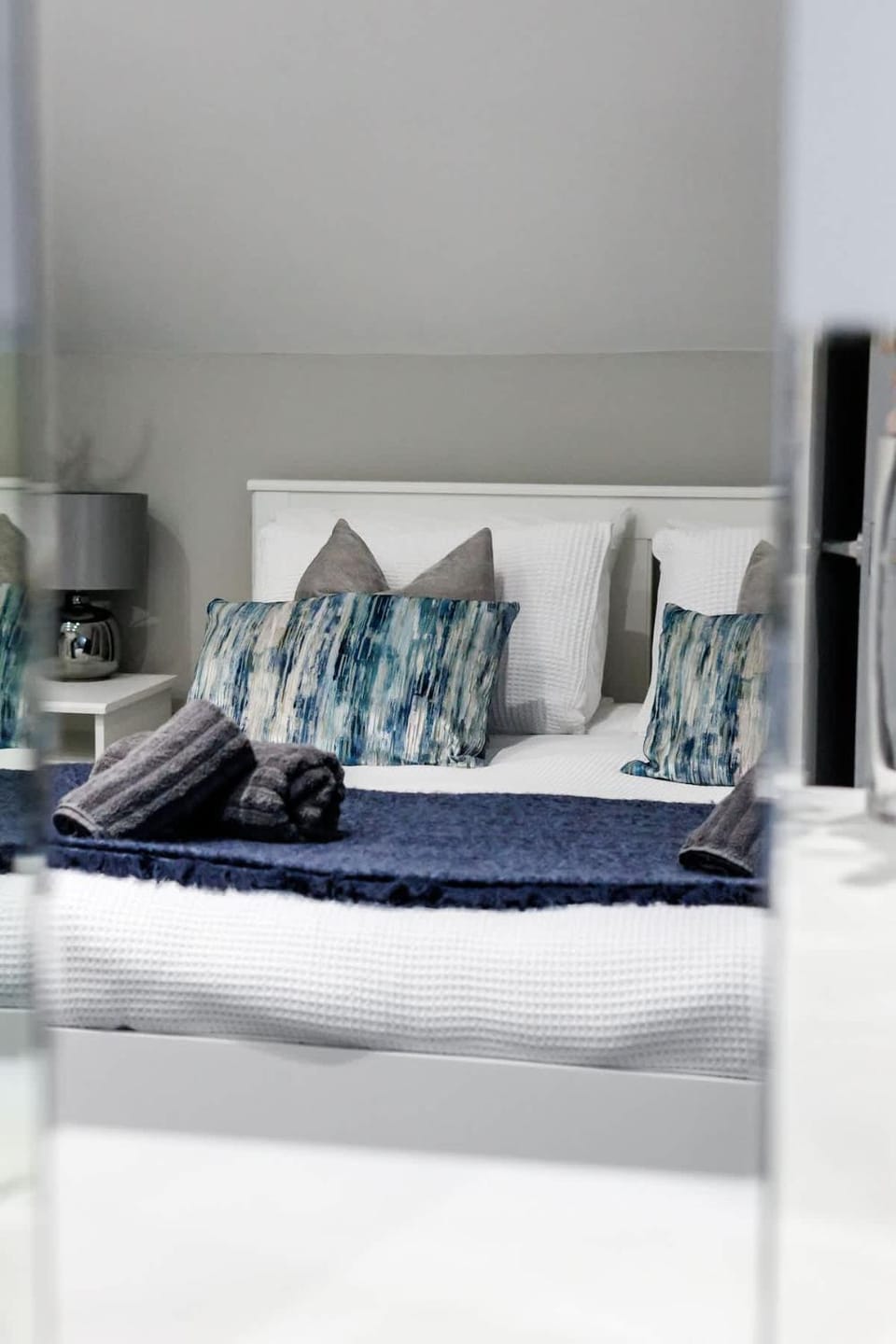 SOBO Loft Sleek Southbourne 2-Bedroom Apartment Close to SOBO Beach Apartment in Bournemouth