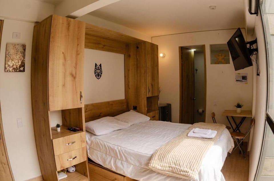 Bed, TV and multimedia, Photo of the whole room, Bedroom, wardrobe