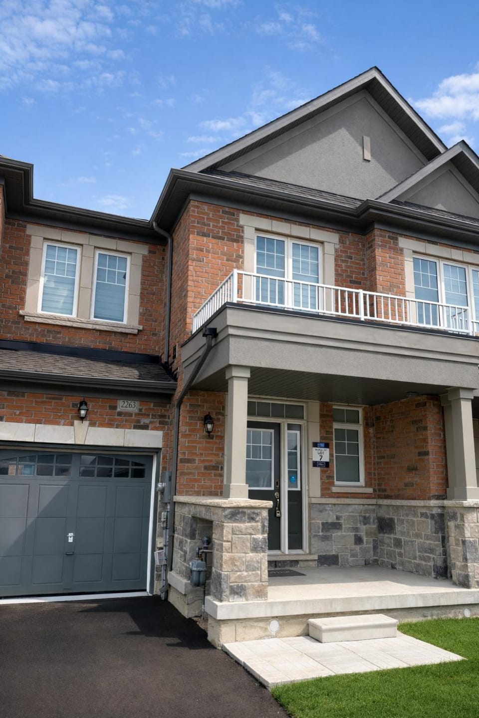 Property building, Day, pet friendly