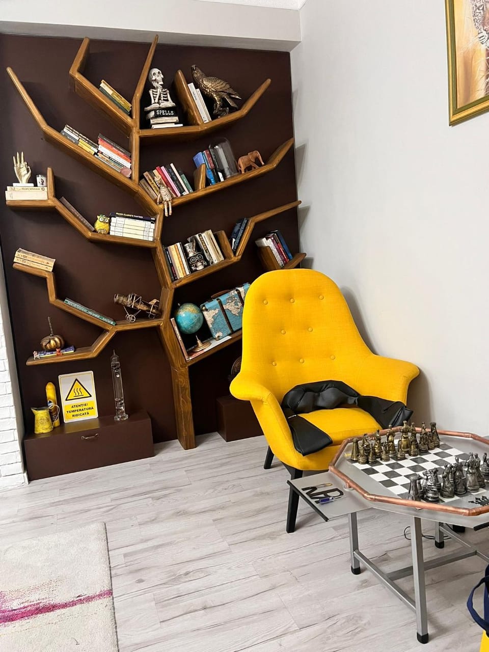 Library, Living room, Seating area