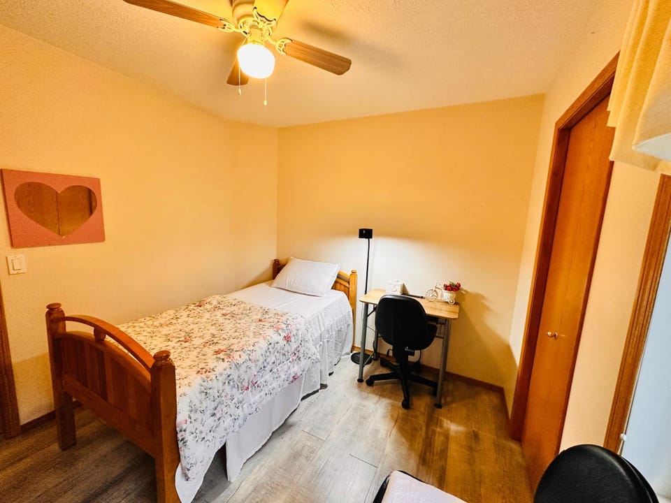 Single Room 1 Vacation rental in Airdrie