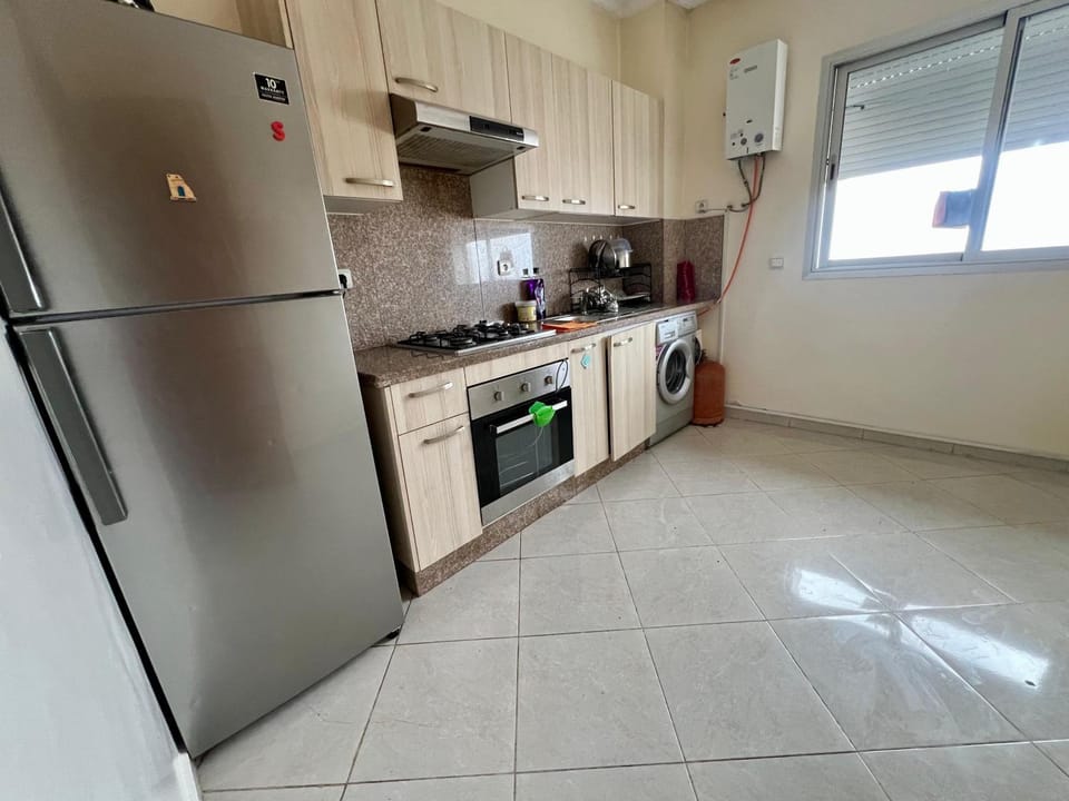 Kitchen or kitchenette, minibar, stove