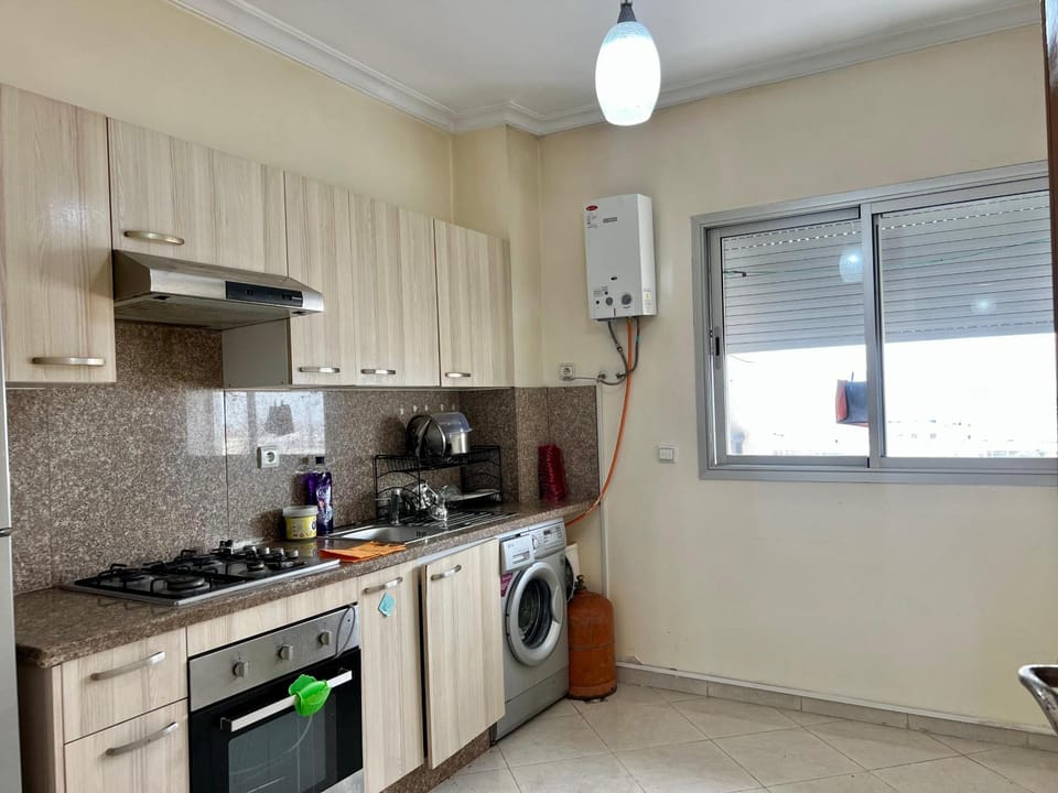 Kitchen or kitchenette, minibar, stove, washing machine