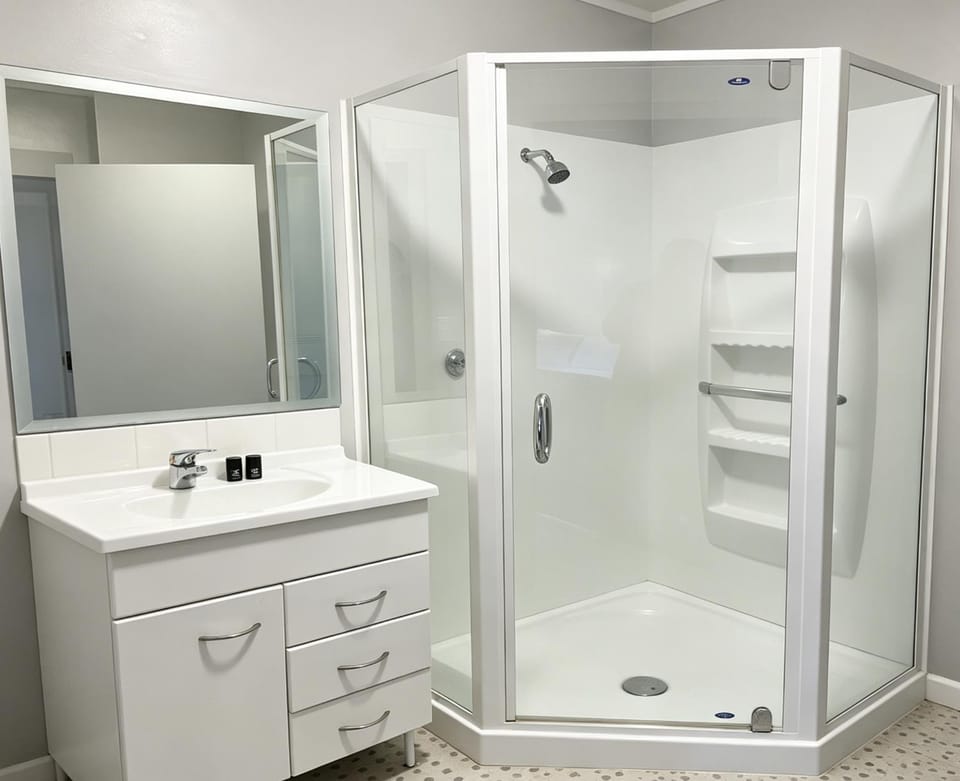 Hot Tub, Bathroom