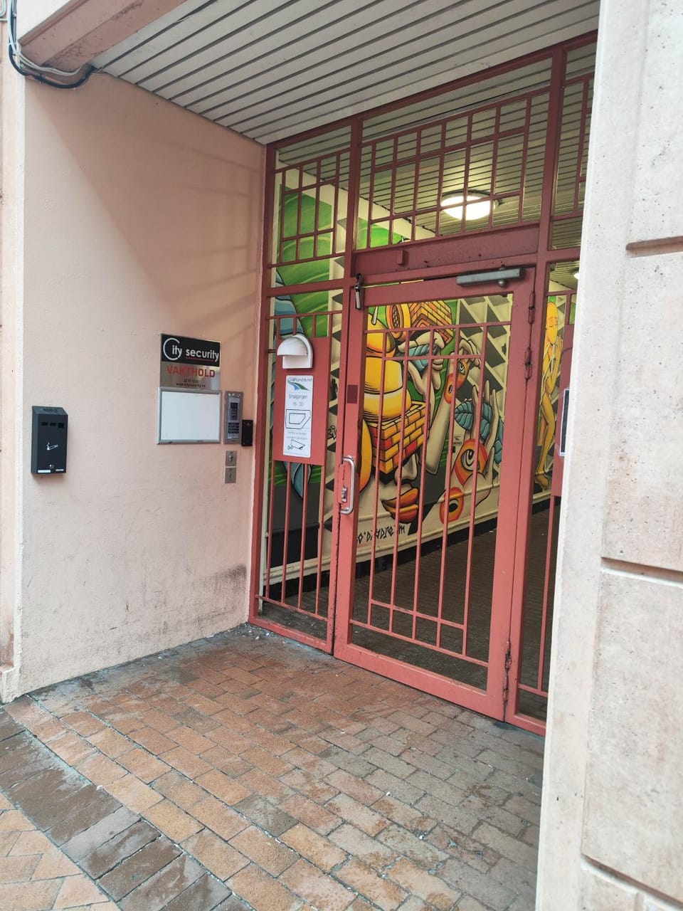 Facade/entrance