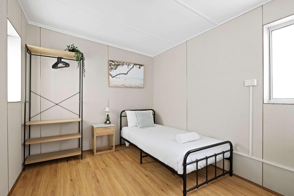Boutique Detached Single Room Near Light Rail in North Parramatta - Shared Bathroom Bed and Breakfast in North Parramatta
