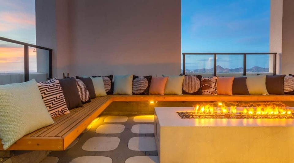 Boulevard Stays Modern Highrise STU Sky Pool Parking Gym 01 Apartment in Phoenix