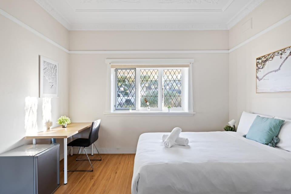 Boutique Double Room Near Light Rail in North Parramatta - Shared Bathroom Bed and Breakfast in North Parramatta