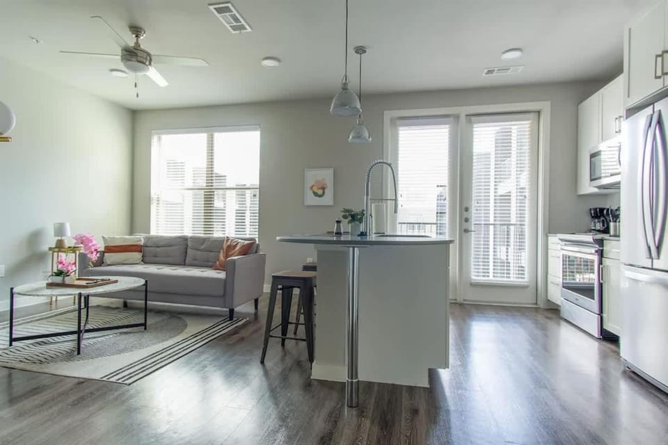 Boulevard Stays Pool Gym Parking 1BR King Suite C Apartment in Allen