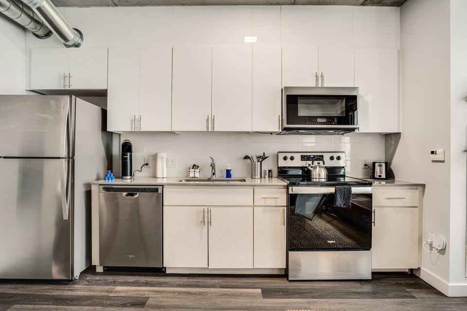 Boulevard Stays Downtown Highrise 1BR Sky Pool Parking Gym 11 Apartment in Phoenix