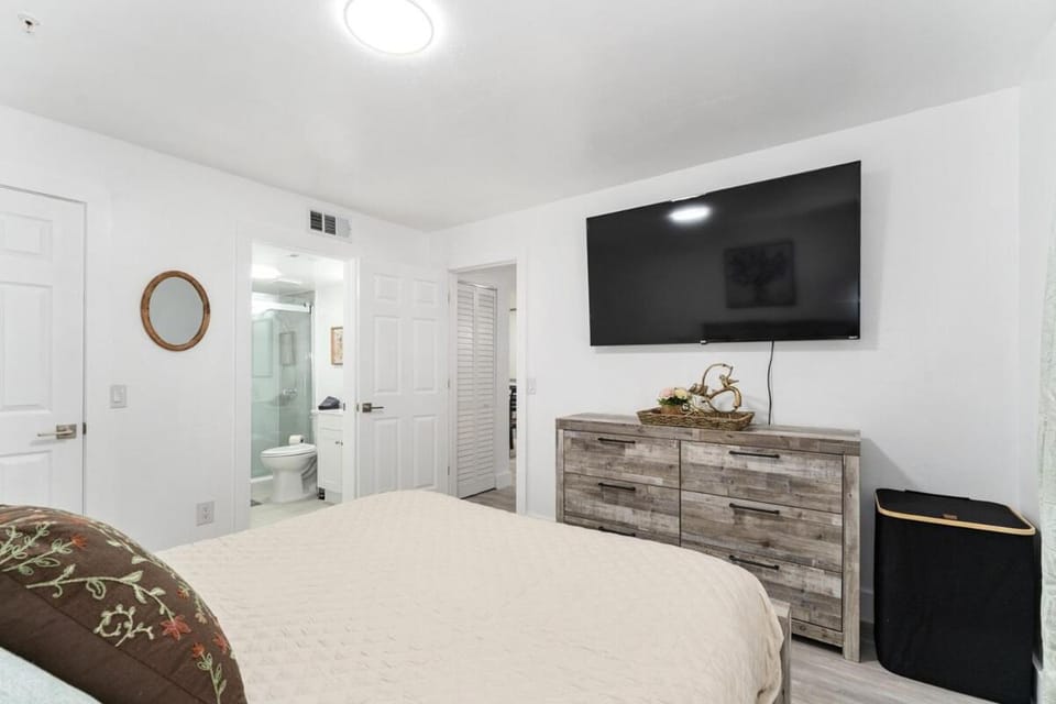Cozy UF condo off Archer Road - Near Shands & VA ! Apartment in Gainesville