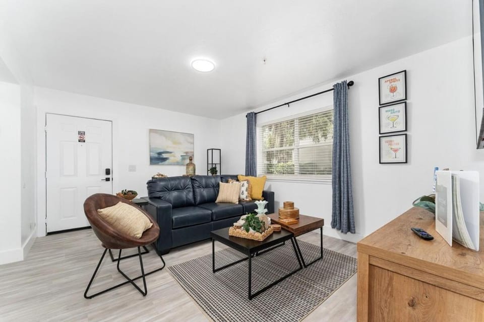Cozy UF condo off Archer Road - Near Shands & VA ! Apartment in Gainesville