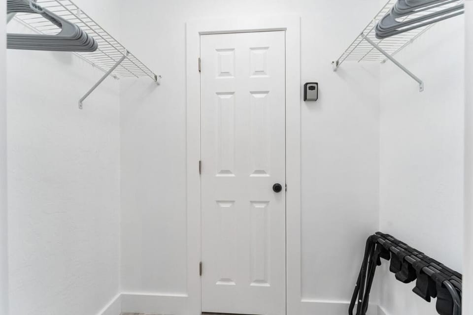 Cozy UF condo off Archer Road - Near Shands & VA ! Apartment in Gainesville