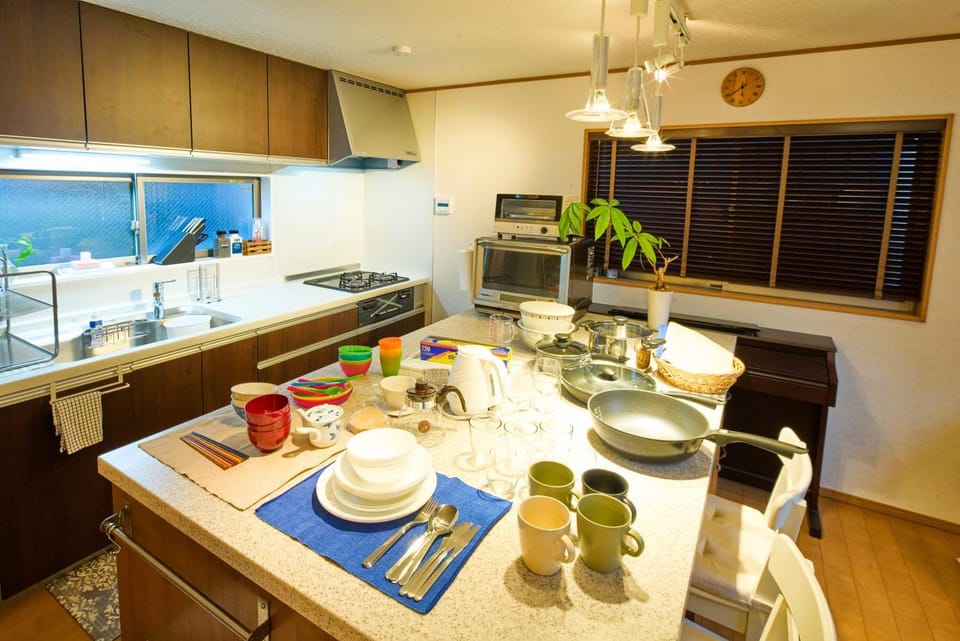 Kitchen or kitchenette, Dining area, stove
