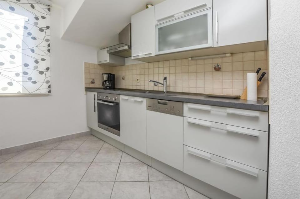 Kitchen or kitchenette, dishwasher, oven, stove