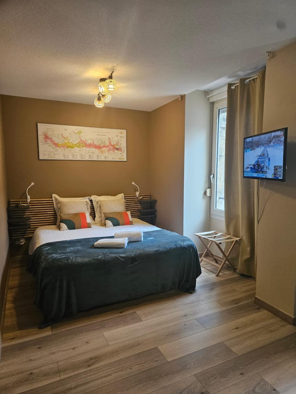 Bed, Photo of the whole room, Bedroom