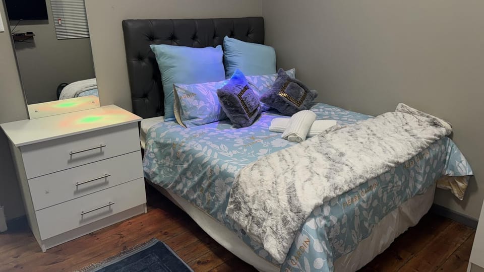 Cozy Corner Guest House 25 Harpford avenue wynberg CAPE TOWN WESTERN CAPE Bed and Breakfast in Cape Town
