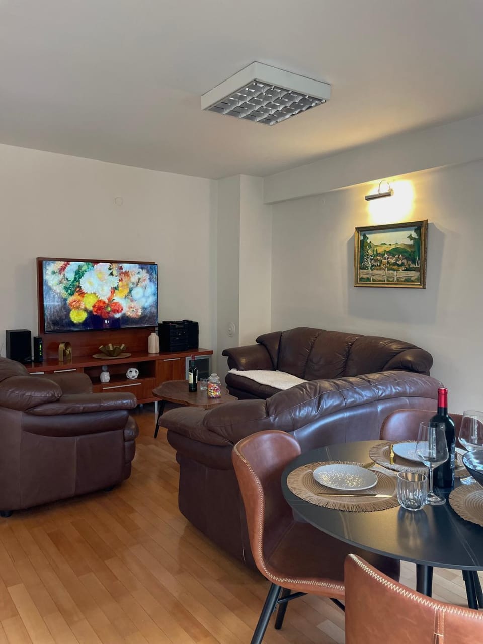 Communal lounge/ TV room, TV and multimedia, Living room, Seating area, Evening entertainment