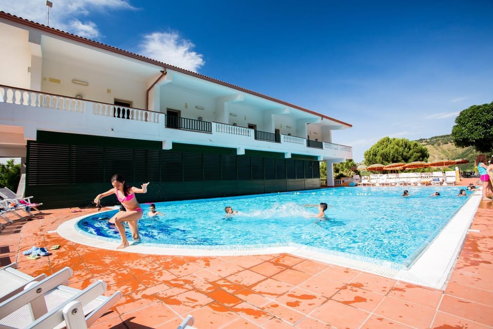 Swimming pool, Family
