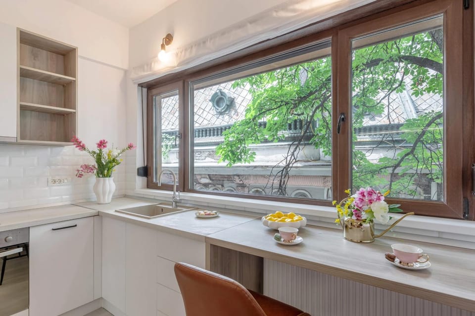 Property building, Kitchen or kitchenette, Dining area
