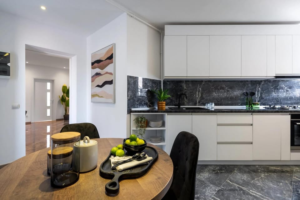 Kitchen or kitchenette, Dining area, pet friendly