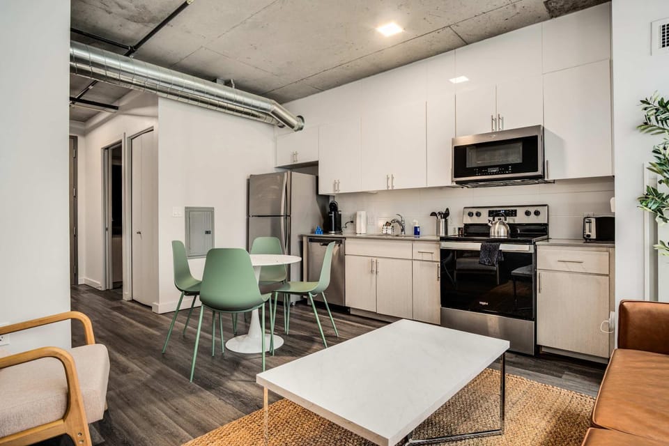 Boulevard Stays Downtown Highrise 1BR Sky Pool Parking Gym 13 Apartment in Phoenix