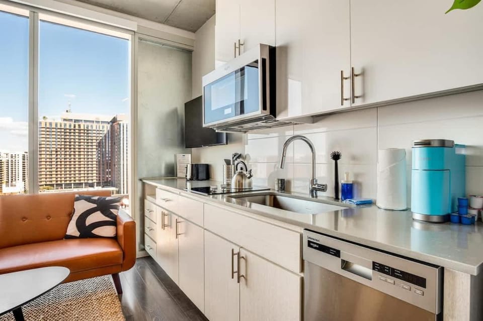 Boulevard Stays Downtown Highrise STU Sky Pool Parking Gym 05 Apartment in Phoenix
