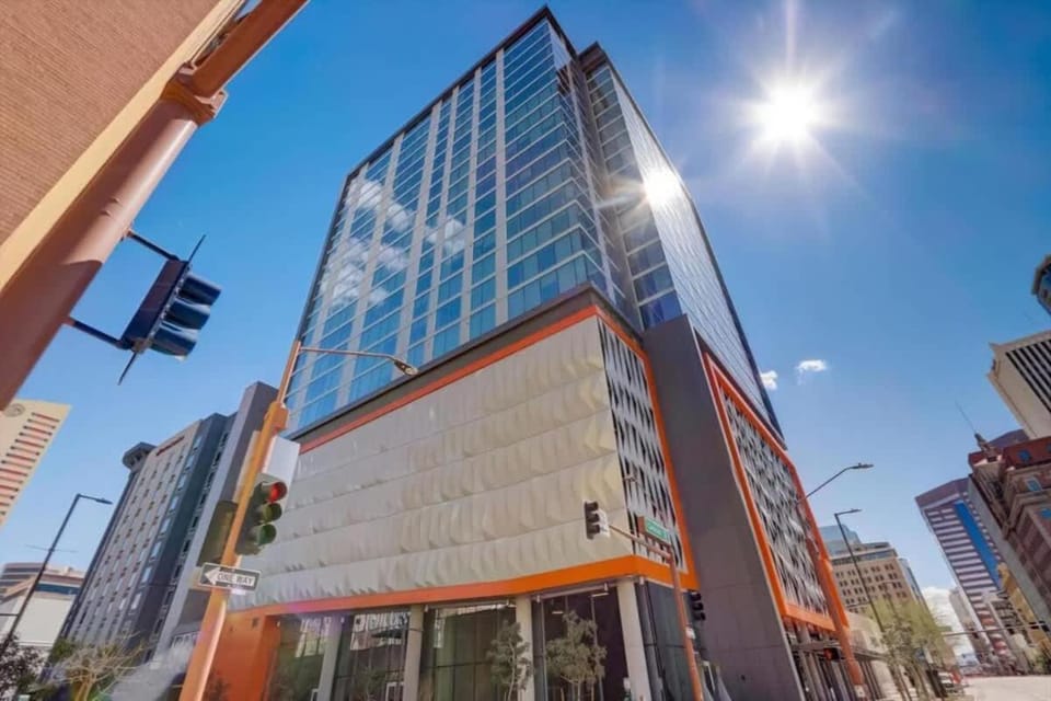 Boulevard Stays Downtown Highrise STU Sky Pool Parking Gym 08 Apartment in Phoenix