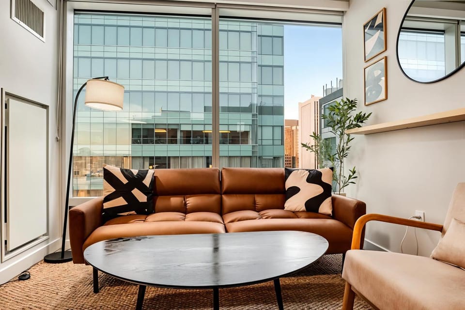Boulevard Stays Comfortable Downtown Highrise STU Pool Parking & Gym 10a Apartment in Phoenix