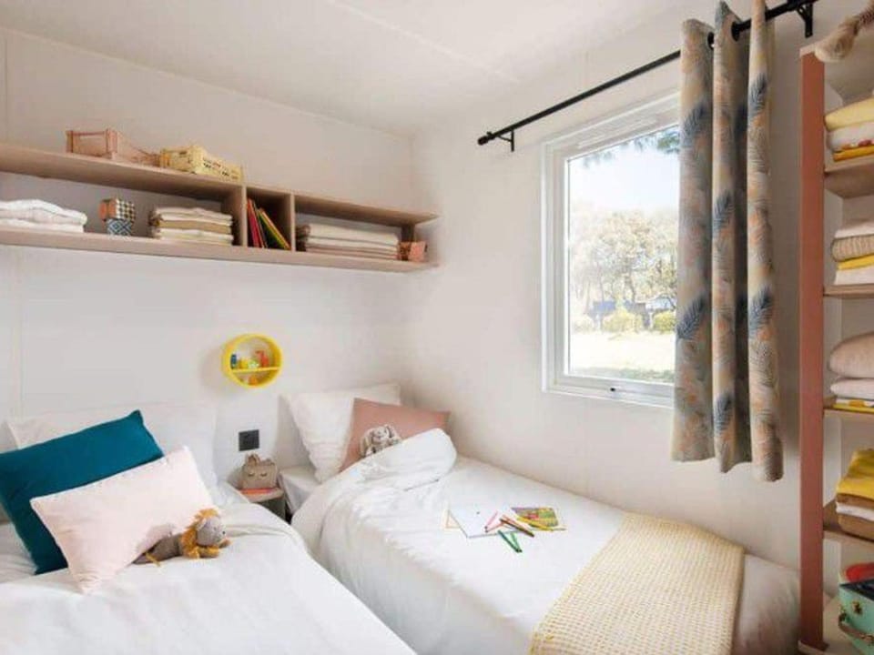 Mobil-home Prestige avec Terrasse, 3 Chambres, 6 Couchages - API-1-52-645 Campground/ 
RV Resort in Soustons