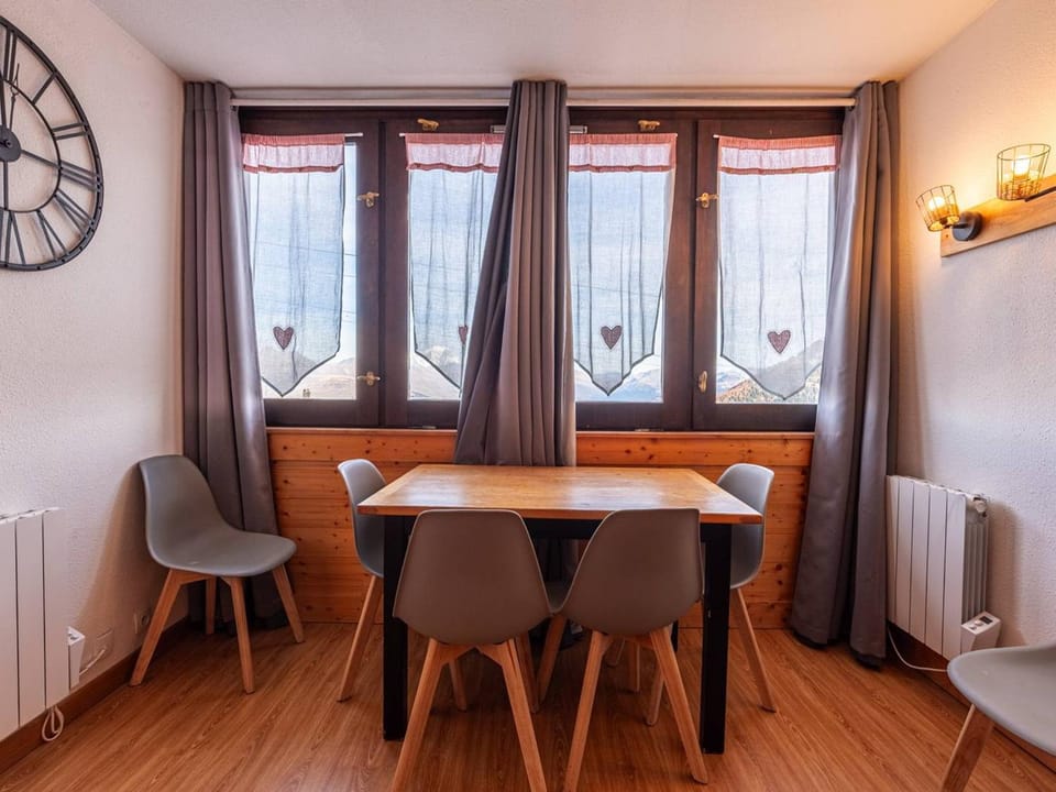 Studio moderne pour 4 personnes avec accès skis aux pieds - FR-1-351-266 Apartment in Mâcot-la-Plagne