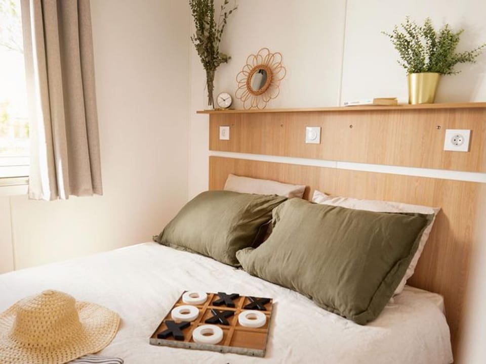 Mobil home 6 pers avec terrasse, 3 chambres - API-1-52-651 Campground/ 
RV Resort in Provence-Alpes-Côte d'Azur