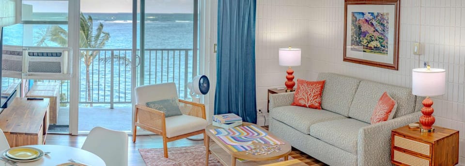 Beachfront Studio w Amazing Views House in Punaluu