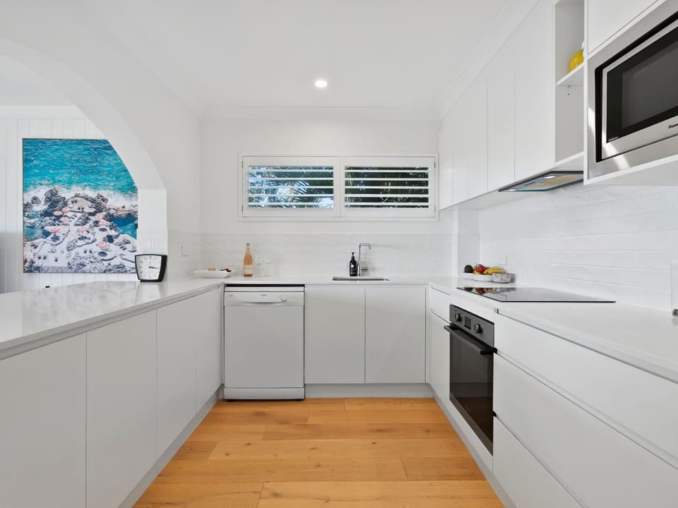 dishwasher, microwave, oven, stove, kitchen